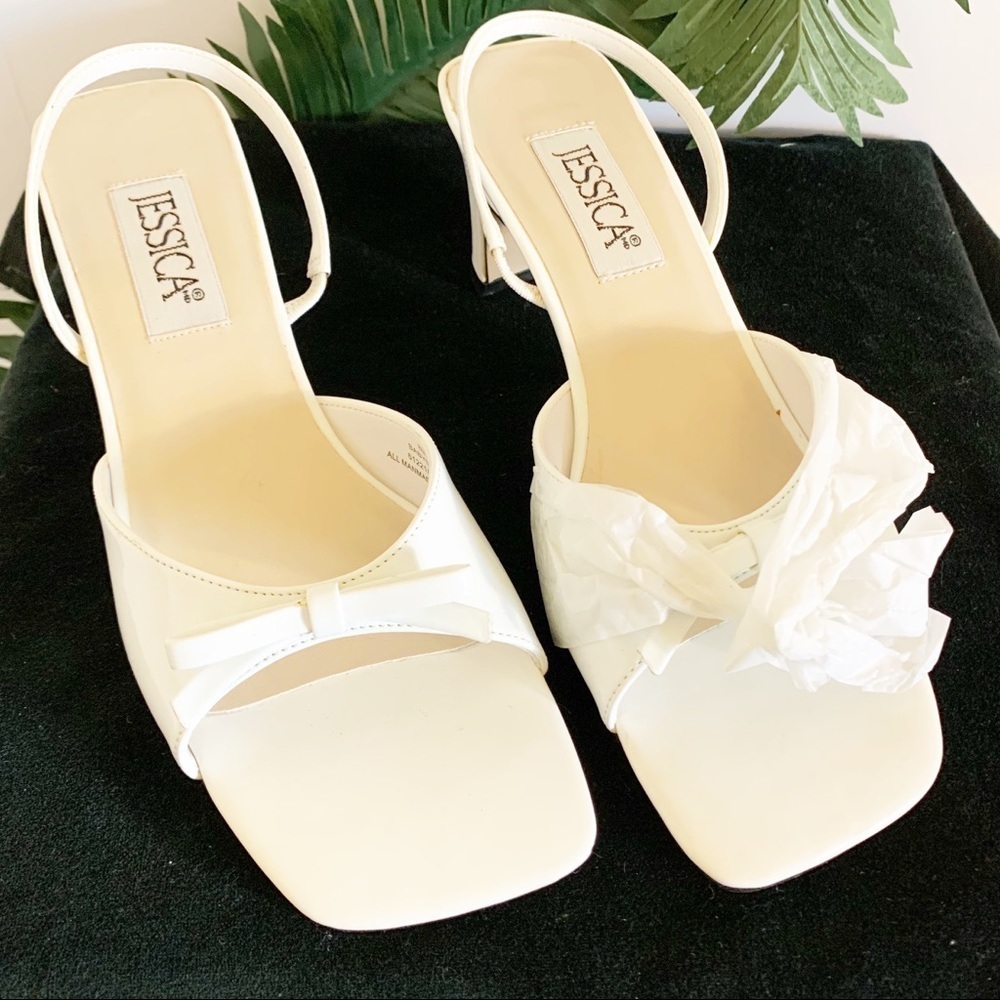 Jessica White Summer Sandal! Size 8m 1 1/2” heel!